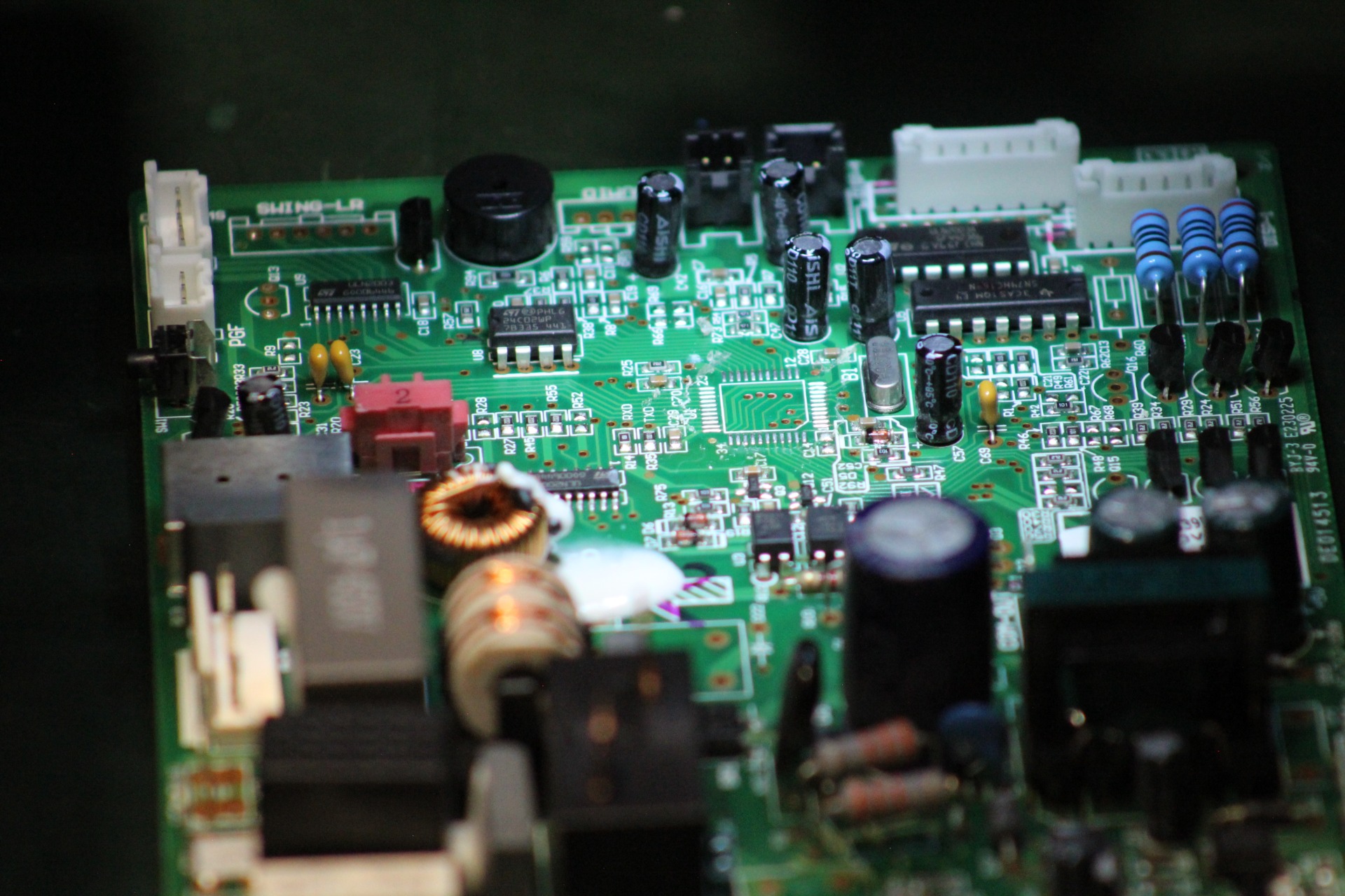 Damaged IC removed (Airco-controller)